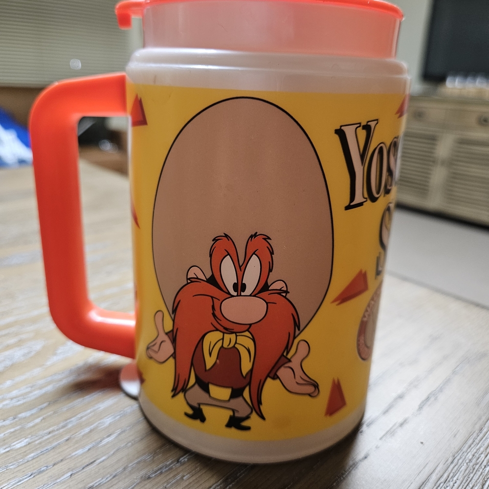 Warner Bros. Yosemite Red Plastic Coffee Mug with Handle - Picture 3 of 8